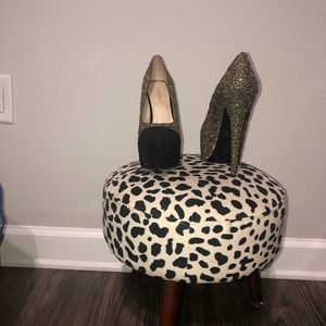 High heeled closed toe shoe.